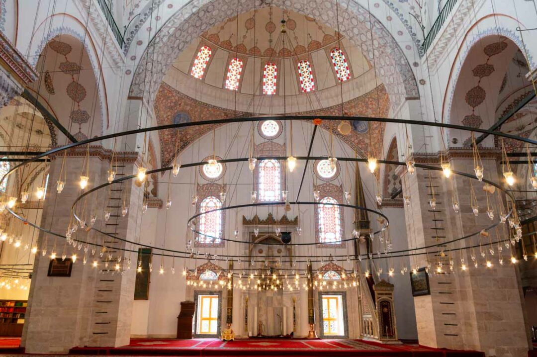 The interior of the Bejazit mosque with the mirhab