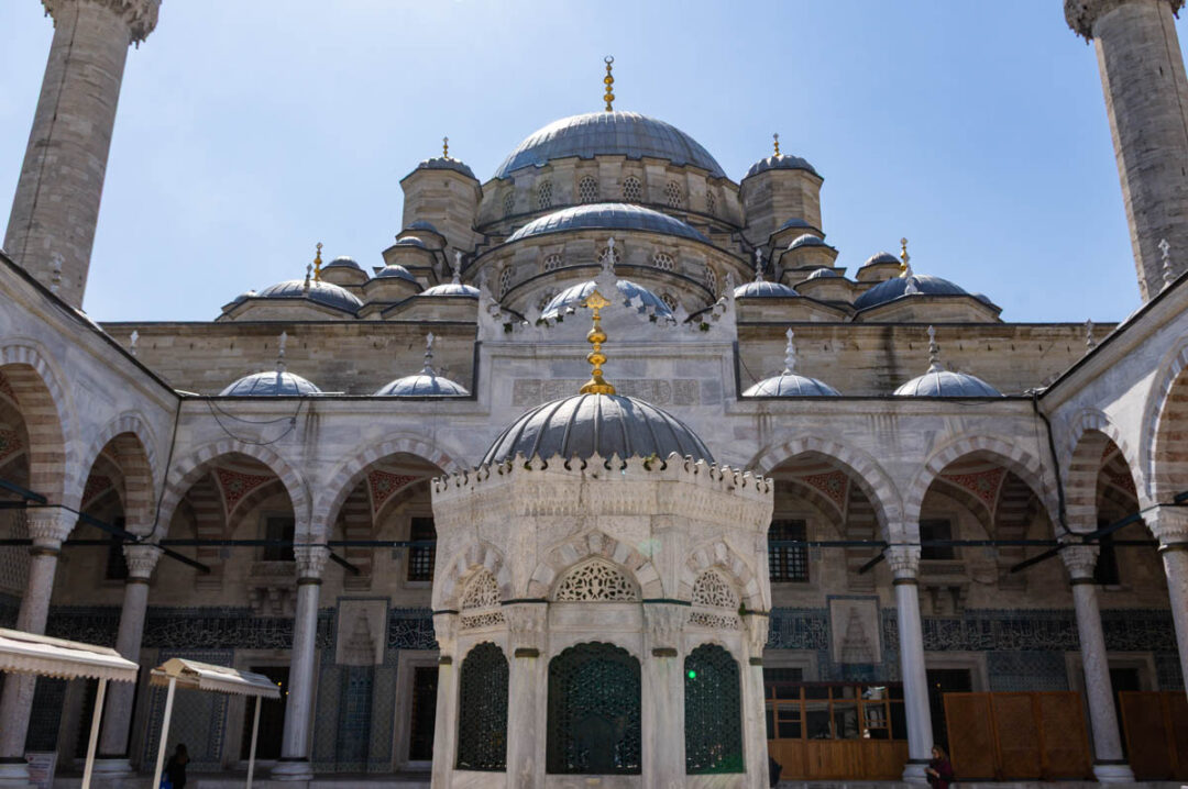 of the inner courtyard of the New Mosque